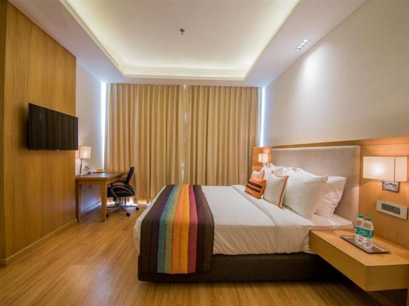 The Imperial Poonam Hotel Phagwāra Exteriör bild